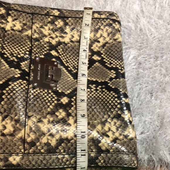 Michael Kors python purse
Michael Kors Collection - Picture 12 of 16
